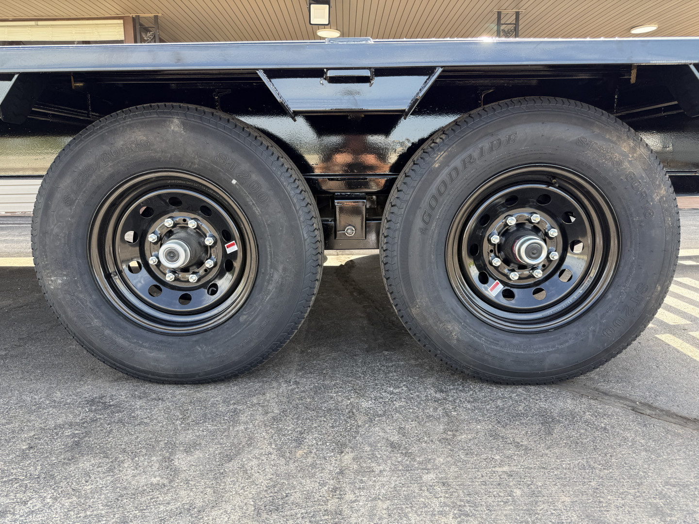 New 2026 PJ 102”x25’ Quest Gooseneck Flatbed w/ Singles – LQ