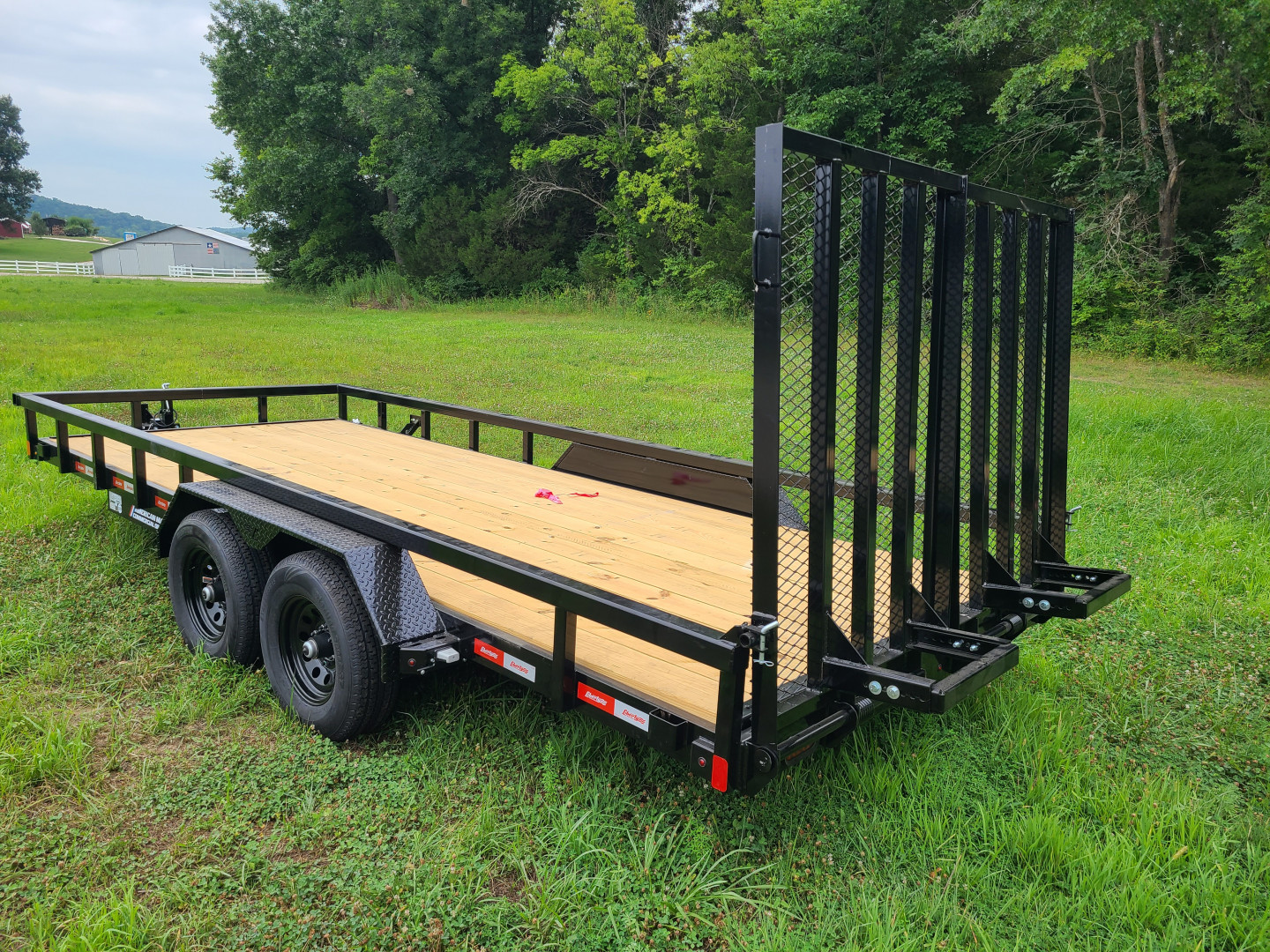 New Liberty 83 X 18 HD TANDEM, 2-52k axles & 2 brakes, 4' Split Gate