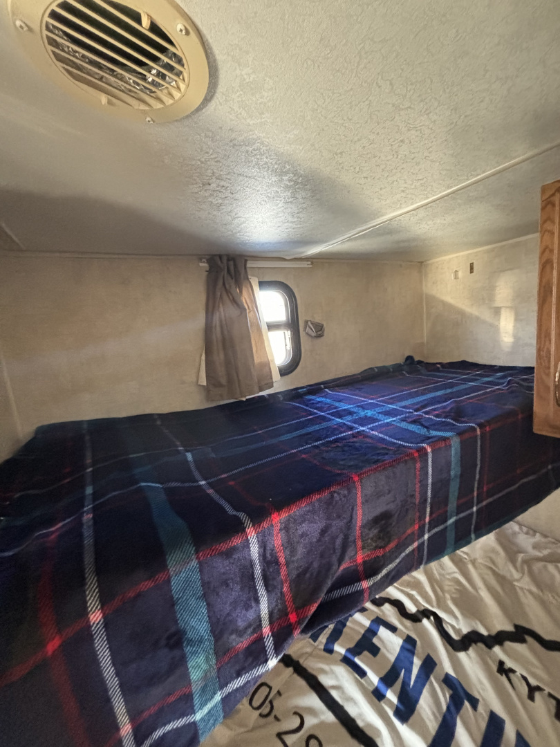 Used 2005 Fleetwood RV Pioneer Travel Trailer