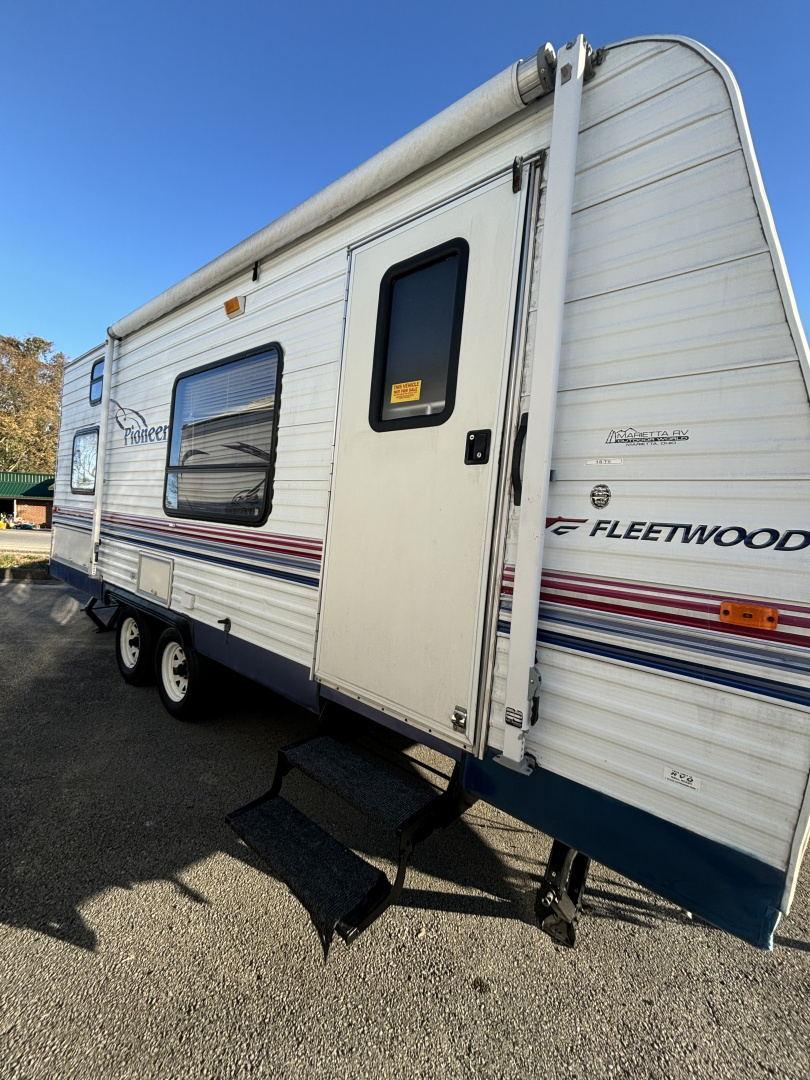 Used 2005 Fleetwood RV Pioneer Travel Trailer
