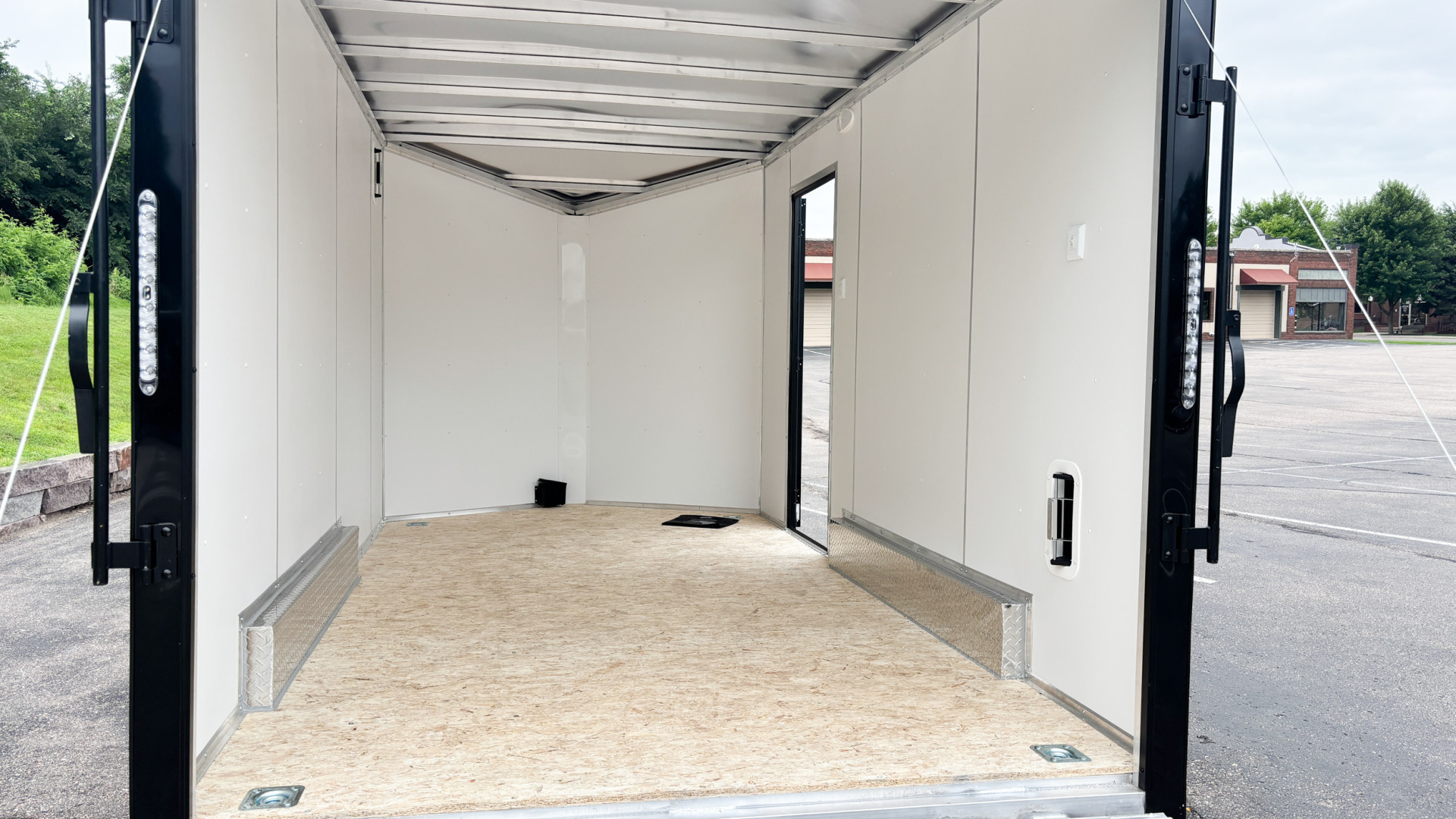 Trailer Rear Door Ramp New Lightning 7.5x14 Aluminum Enclosed Trailer - Rear ramp door ...