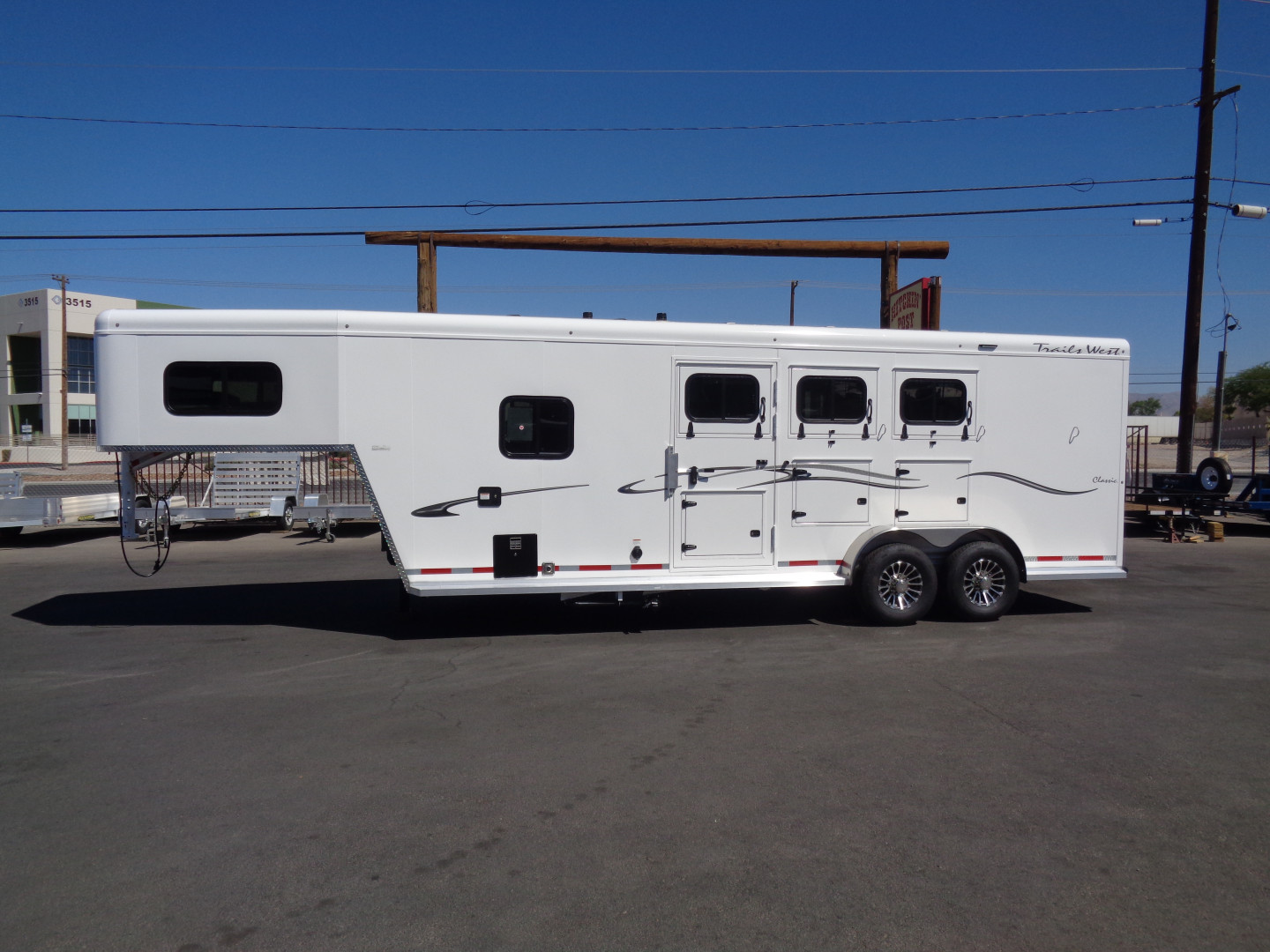New 2026 Trails West * CLASSIC LQ 3-H * Classic LQ 3-Horse 7x7 Side Tack Goose Neck Horse Trailer