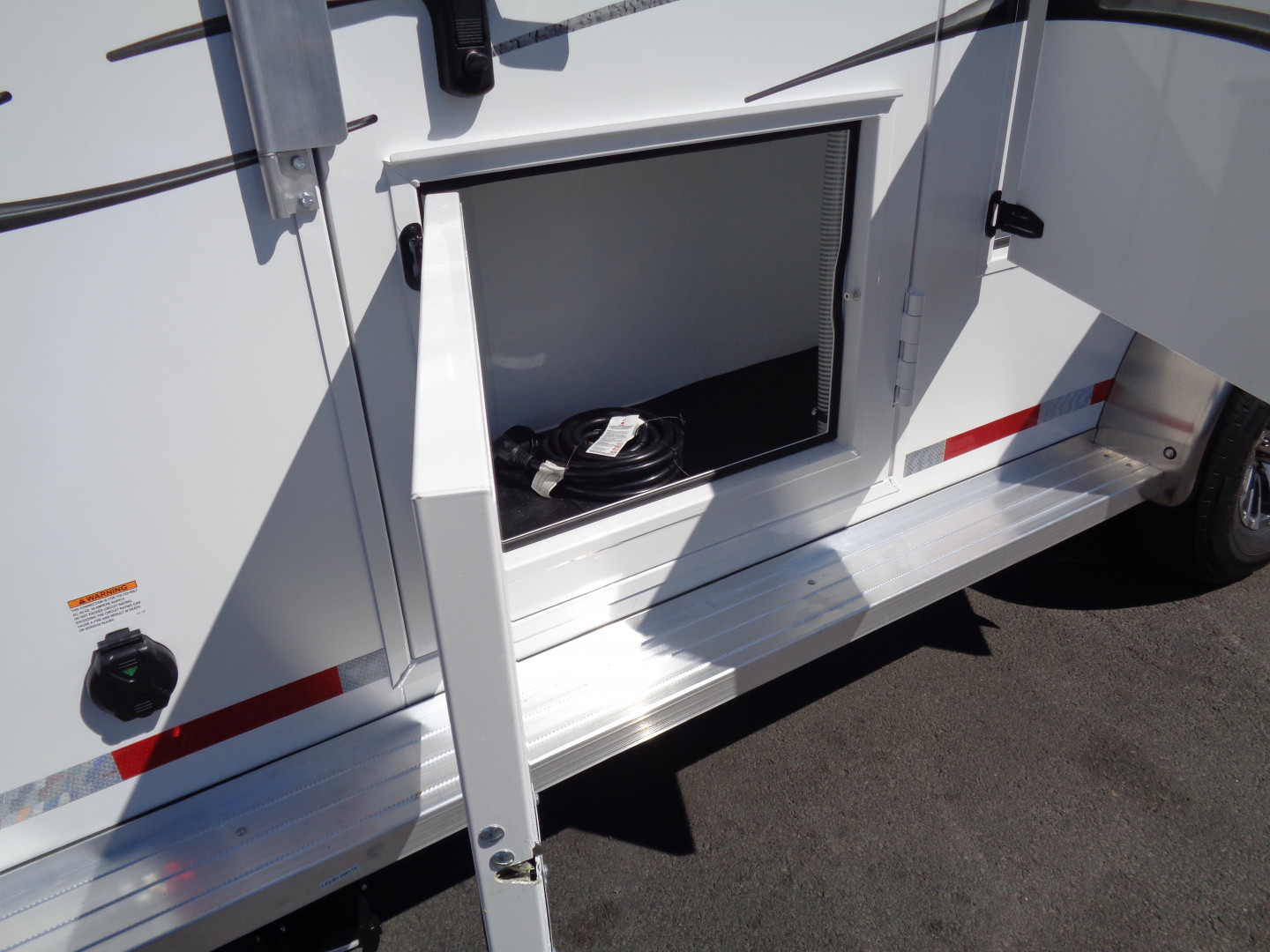 New 2026 Trails West * CLASSIC LQ 3-H * Classic LQ 3-Horse 7x7 Side Tack Goose Neck Horse Trailer