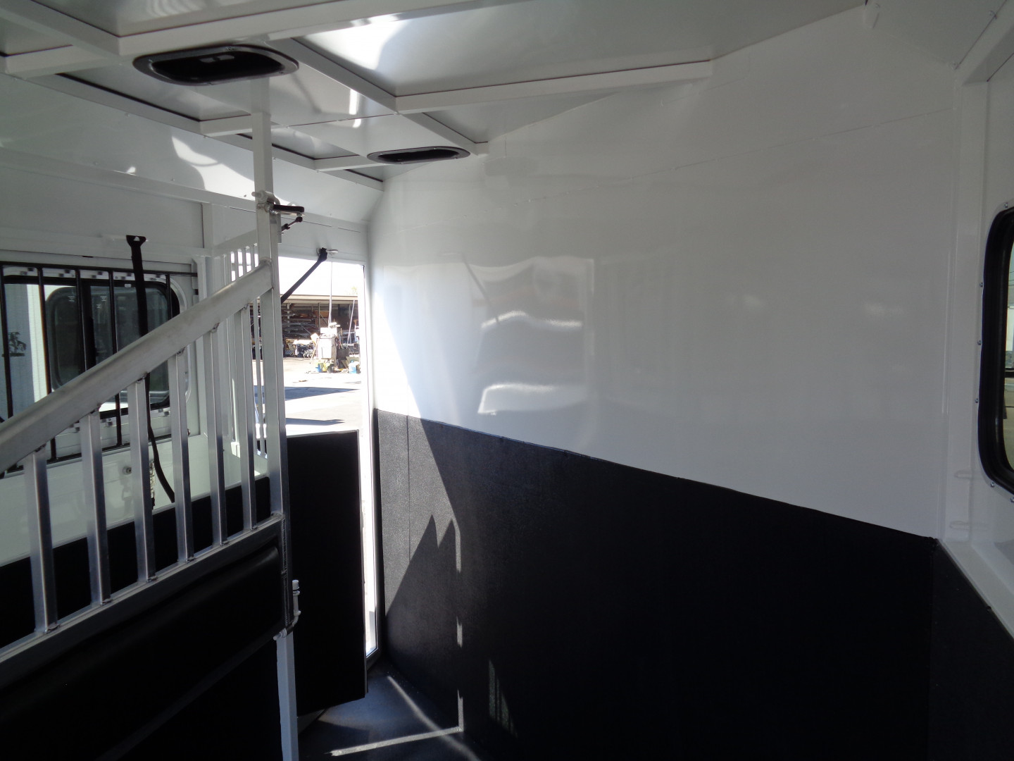 New 2026 Trails West * CLASSIC LQ 3-H * Classic LQ 3-Horse 7x7 Side Tack Goose Neck Horse Trailer