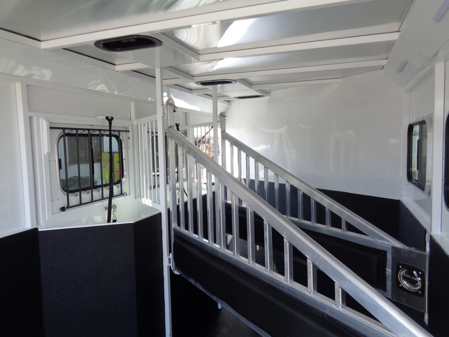 New 2026 Trails West * CLASSIC LQ 3-H * Classic LQ 3-Horse 7x7 Side Tack Goose Neck Horse Trailer