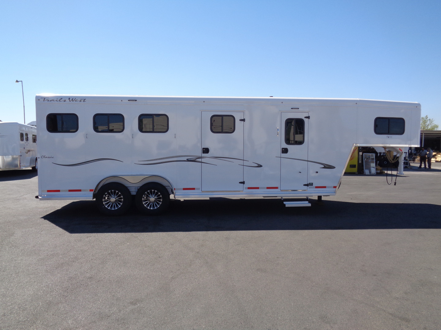 New 2026 Trails West * CLASSIC LQ 3-H * Classic LQ 3-Horse 7x7 Side Tack Goose Neck Horse Trailer
