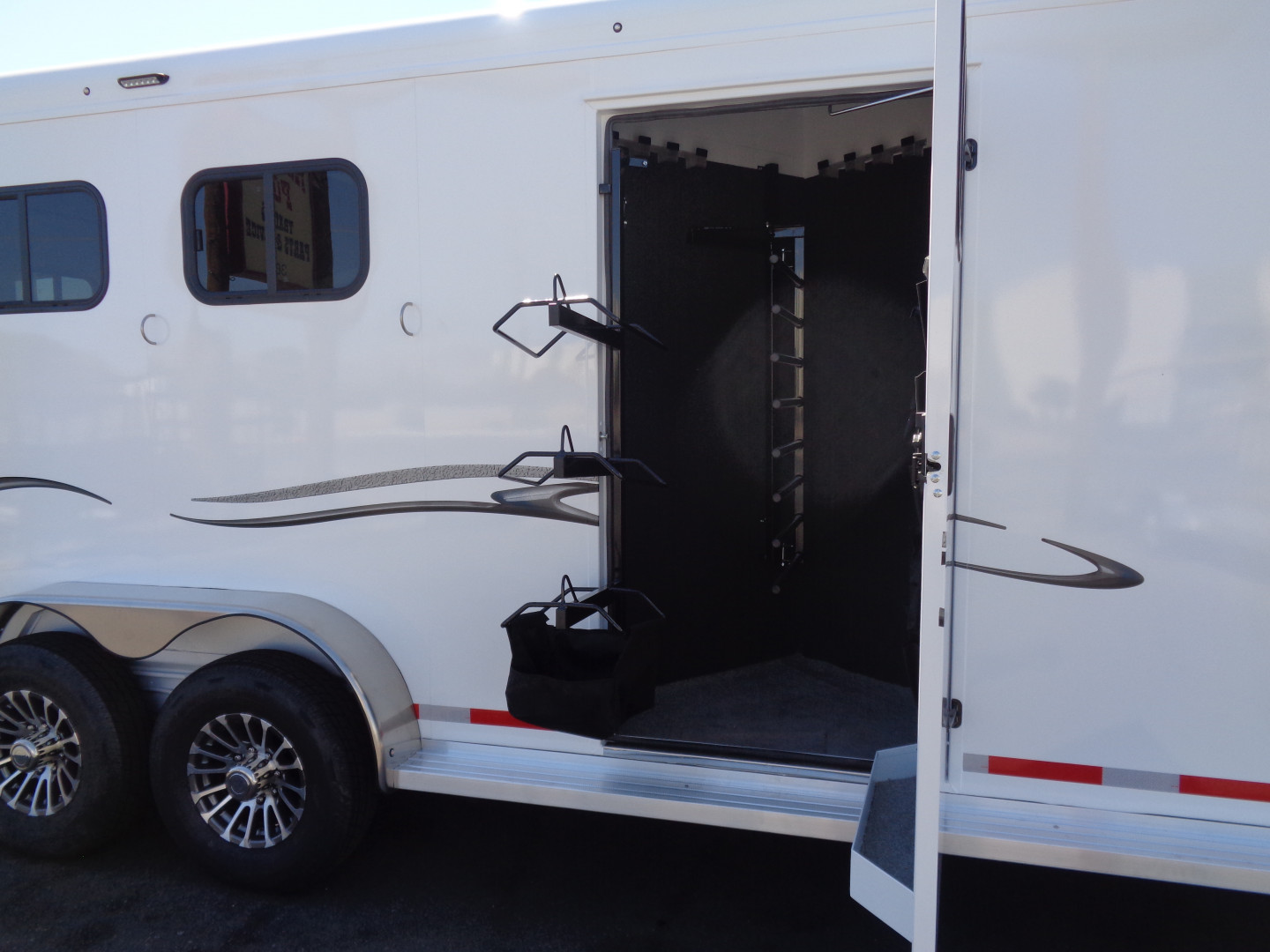New 2026 Trails West * CLASSIC LQ 3-H * Classic LQ 3-Horse 7x7 Side Tack Goose Neck Horse Trailer