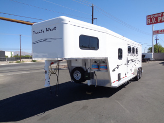 New 2026 Trails West * CLASSIC LQ 3-H * Classic LQ 3-Horse 7x7 Side Tack Goose Neck Horse Trailer