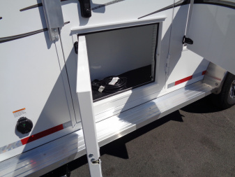 New 2026 Trails West * CLASSIC LQ 3-H * Classic LQ 3-Horse 7x7 Side Tack Goose Neck Horse Trailer