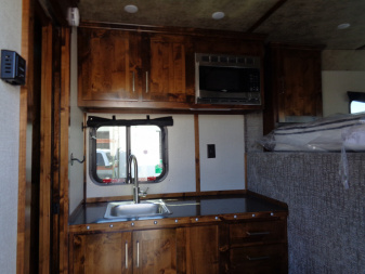 New 2026 Trails West * CLASSIC LQ 3-H * Classic LQ 3-Horse 7x7 Side Tack Goose Neck Horse Trailer