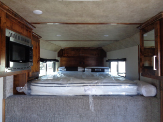 New 2026 Trails West * CLASSIC LQ 3-H * Classic LQ 3-Horse 7x7 Side Tack Goose Neck Horse Trailer