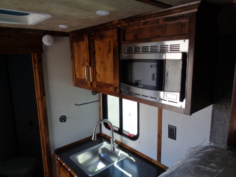 New 2026 Trails West * CLASSIC LQ 3-H * Classic LQ 3-Horse 7x7 Side Tack Goose Neck Horse Trailer