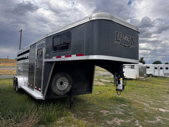 Used 2022 Logan Coach 4H Bullseye Horse Trailer