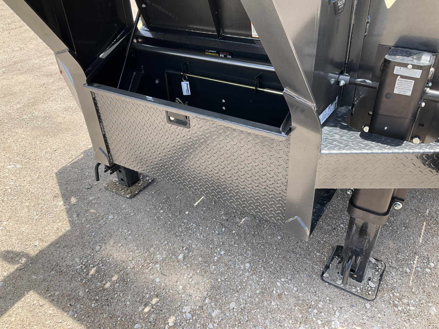 New 2026 Diamond C 102"x40' Engineered Beam FMAX216 w/ Max Ramps - 40K Pacesetter Edition