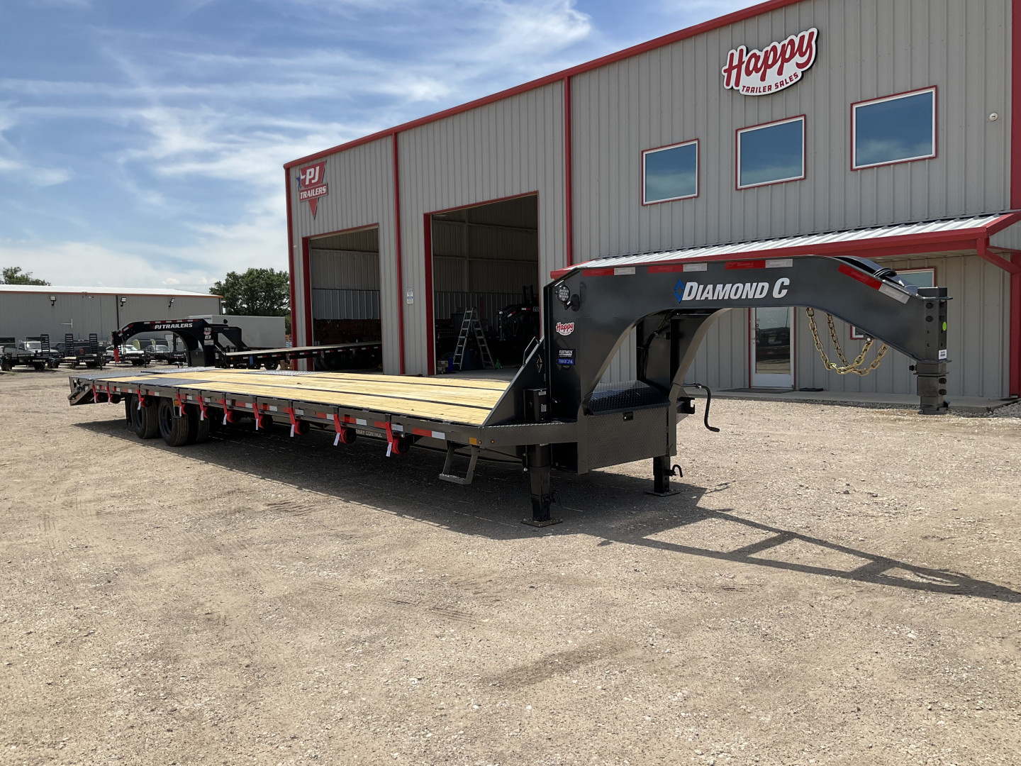 New 2026 Diamond C 102"x40' Engineered Beam FMAX216 w/ Max Ramps - 40K Pacesetter Edition