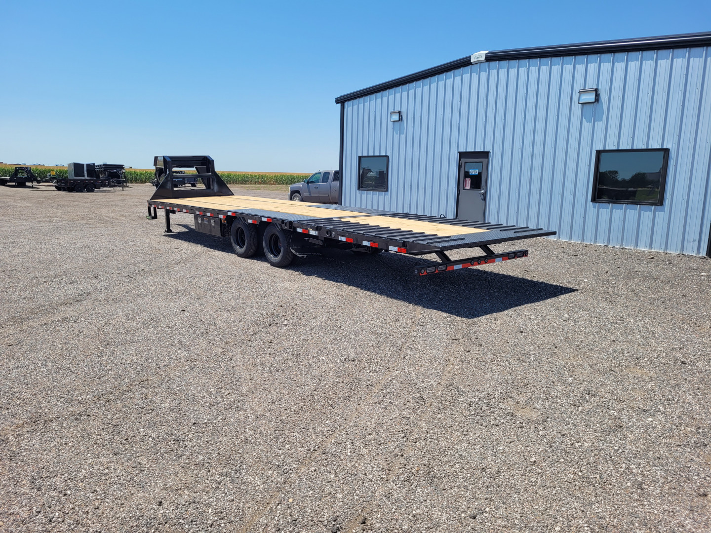 New 2026 Load Trail 102"x32' Gooseneck Hyd Dovetail Trailer