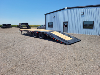 New 2026 Load Trail 102"x32' Gooseneck Hyd Dovetail Trailer