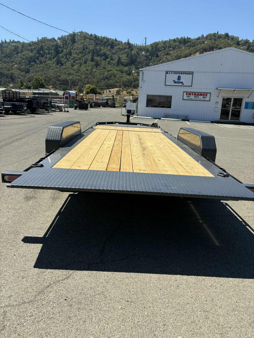 New 2026 Diamond C Trailers HDT207 82X20 Equipment Trailer CARBON METALLIC GRAY