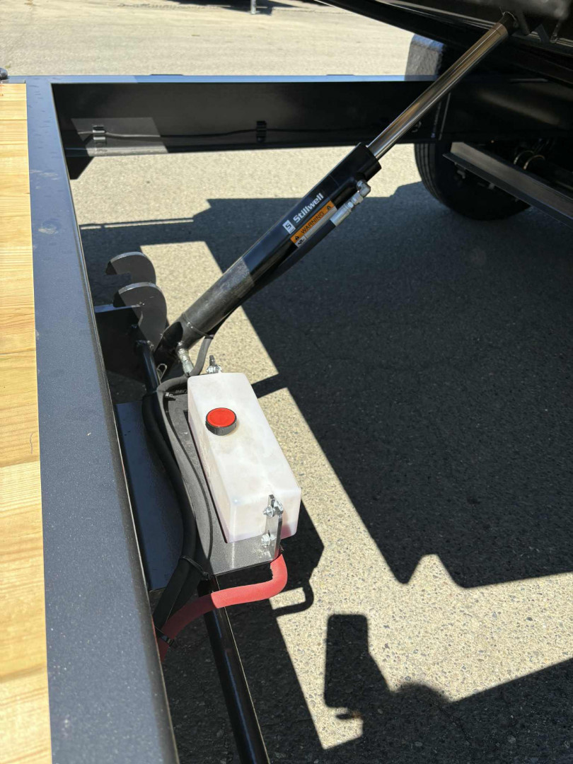 New 2026 Diamond C Trailers HDT207 82X20 Equipment Trailer CARBON METALLIC GRAY