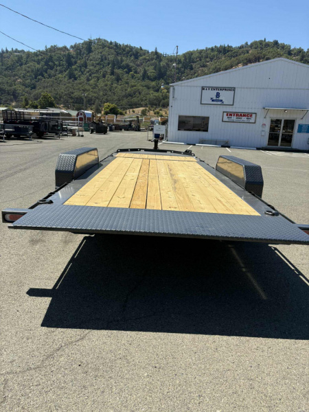 New 2026 Diamond C Trailers HDT207 82X20 Equipment Trailer CARBON METALLIC GRAY