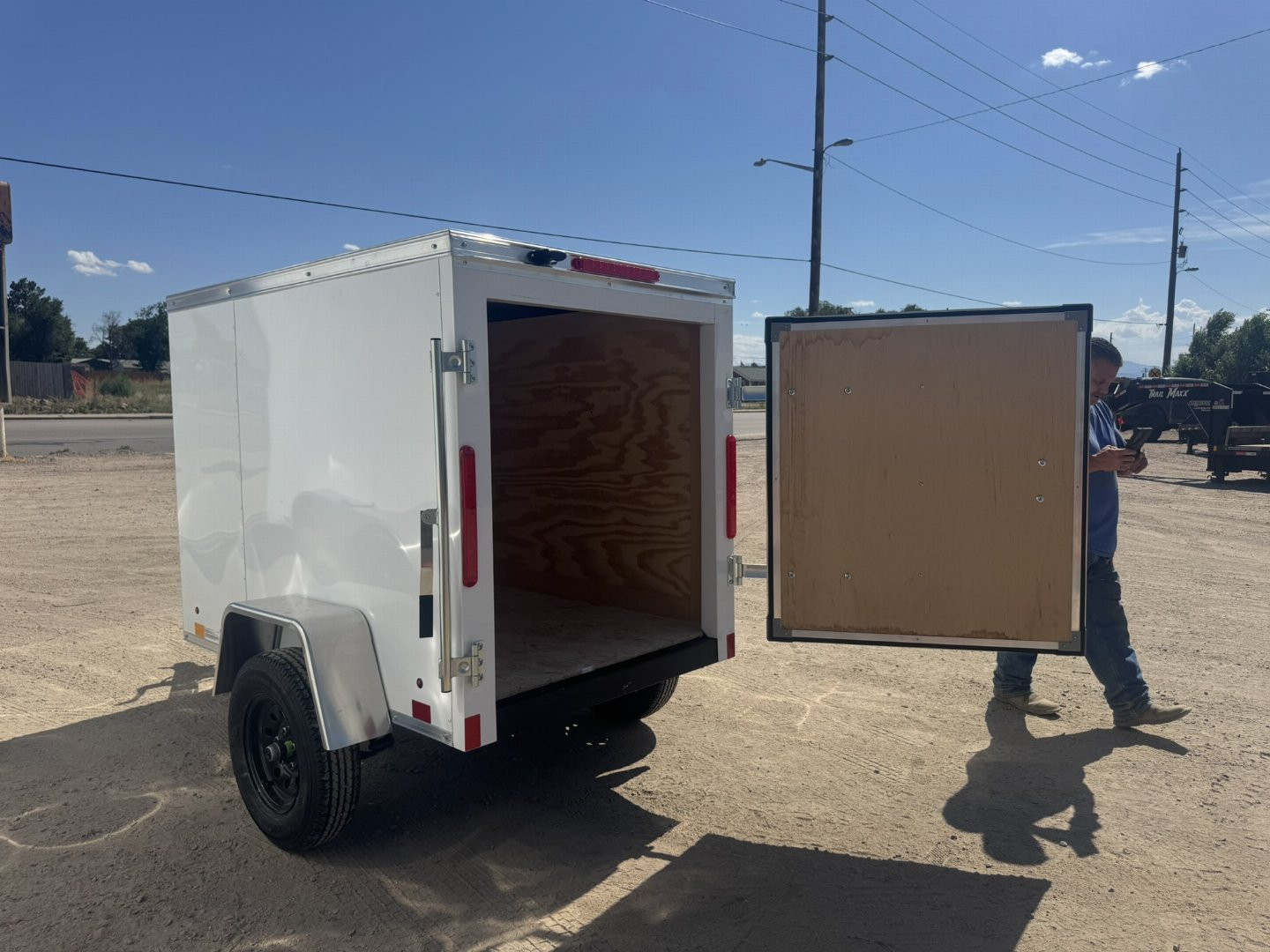 New 2025 Cross Trailers 4-6-1V Enclosed
