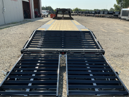 New 2026 PJ 102”x30’ Quest Gooseneck Flatbed w/ Singles – LQ