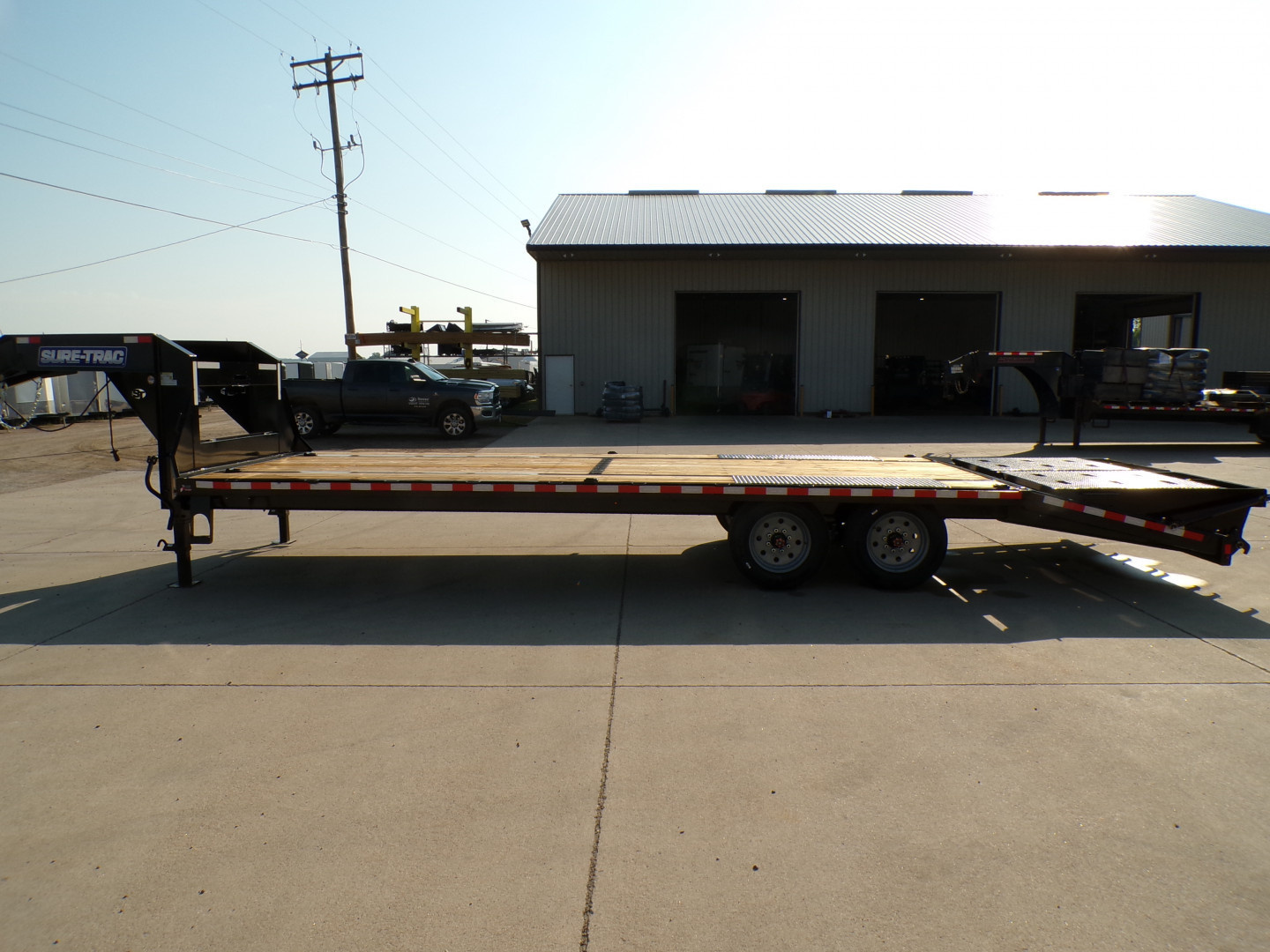 New 2025 Sure-Trac 8.5 x 21 + 5 HD LP GN - 17.6K Deckover Trailer - 261