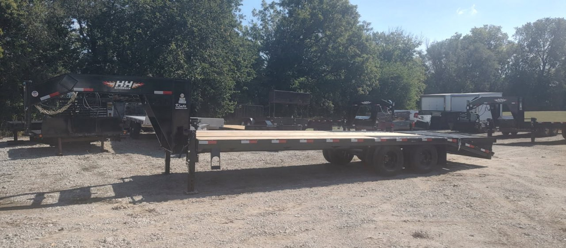 New 2026 H&H Trailers 102x20+5 HD Low Profile Dovetail Super Deluxe Ramps Gooseneck 22.5K Equipment Trailer
