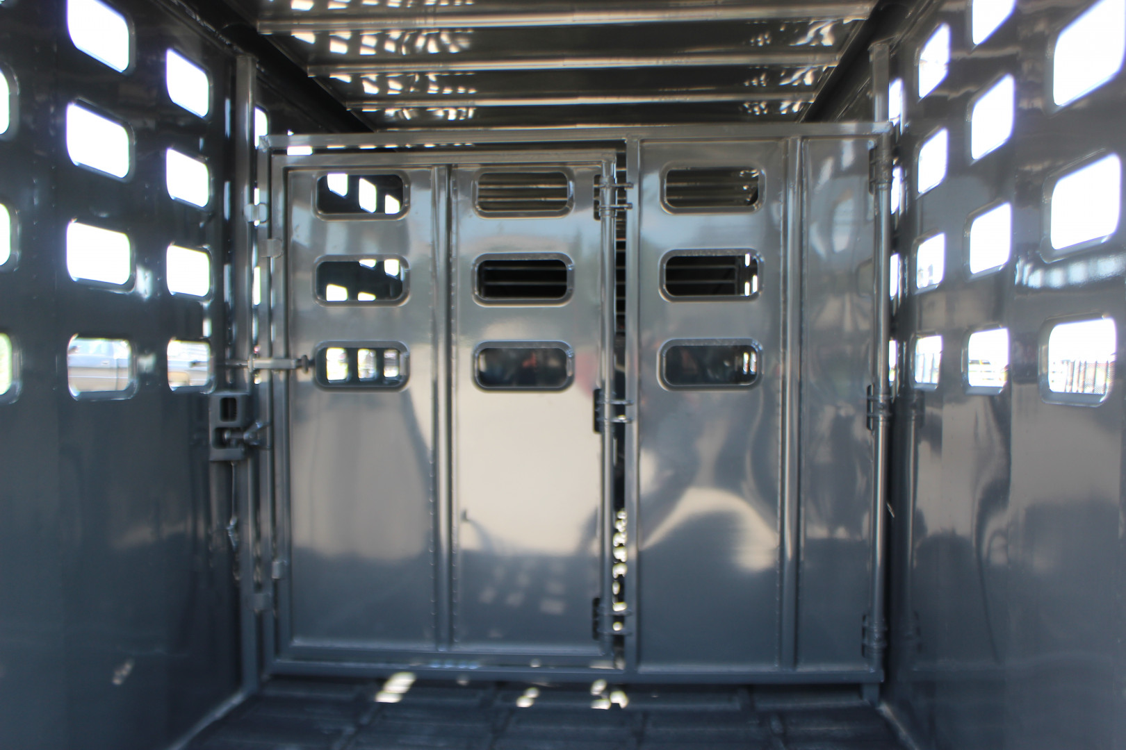 New 2025 Eagle X Trailers 6.8 x24 Gooseneck LIvestock Trailer