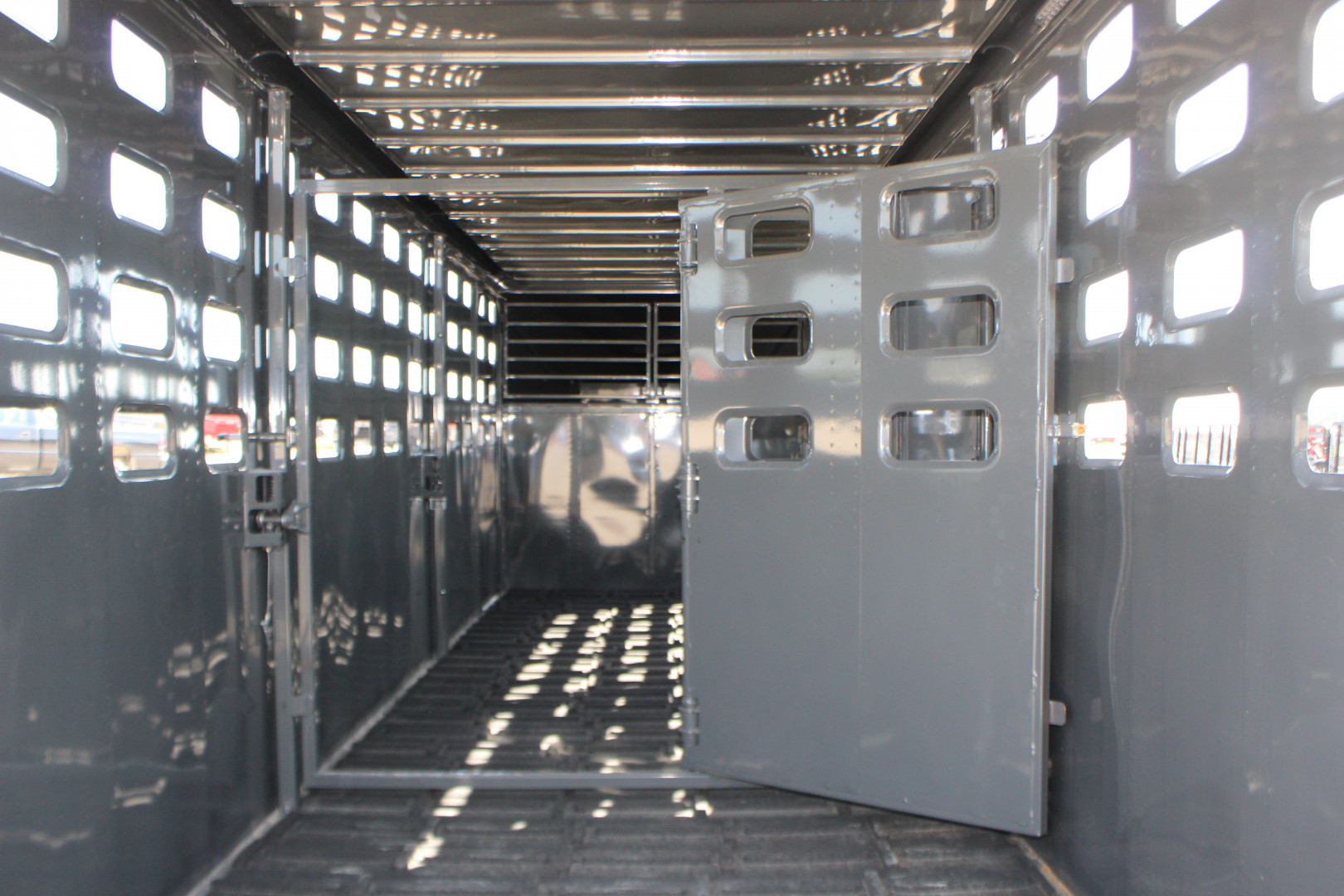 New 2025 Eagle X Trailers 6.8 x24 Gooseneck LIvestock Trailer