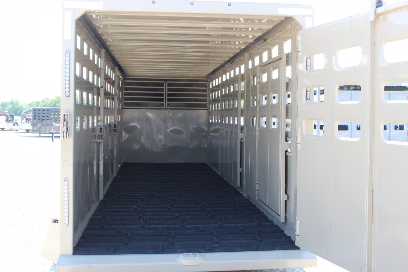New 2025 Eagle X Trailers 6.8' x24' Gooseneck LIvestock Trailer