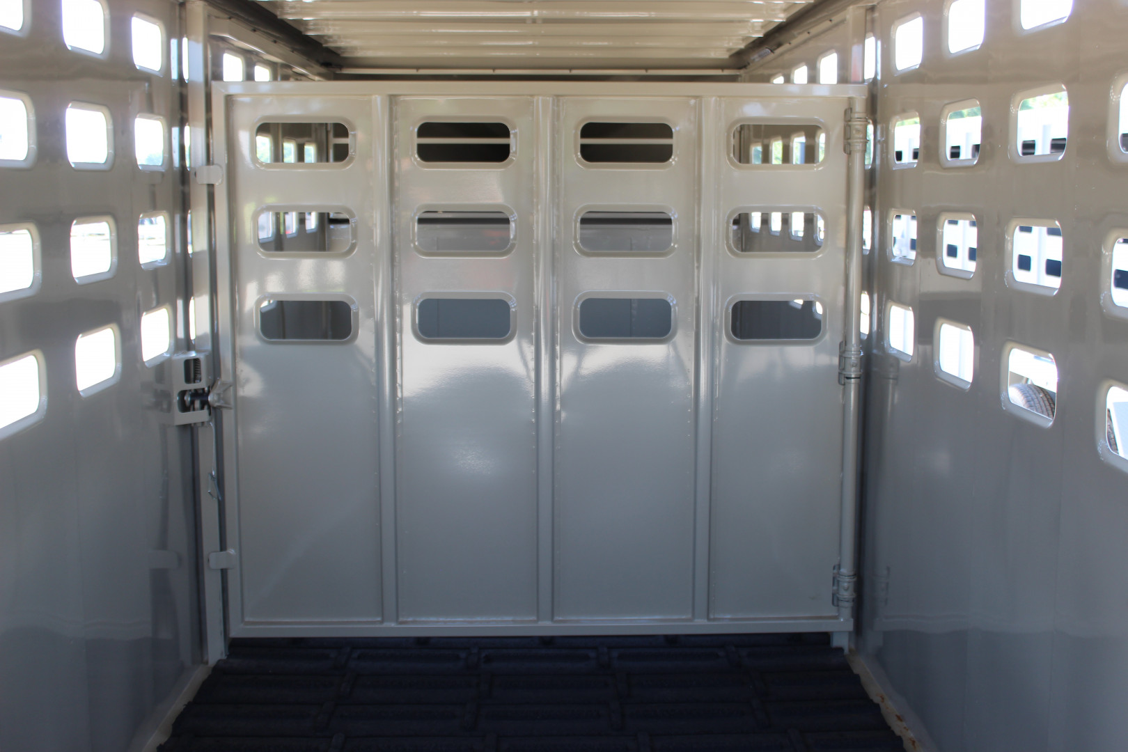 New 2025 Eagle X Trailers 6.8' x24' Gooseneck LIvestock Trailer