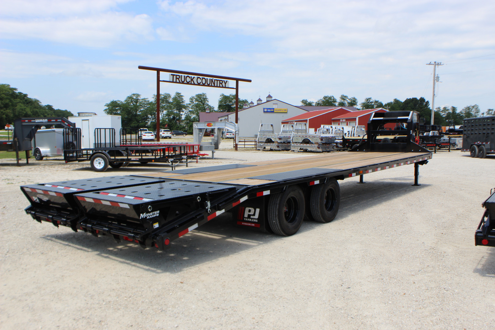 New 2026 PJ Trailer LD 32' Gooseneck Flatbed Trailer