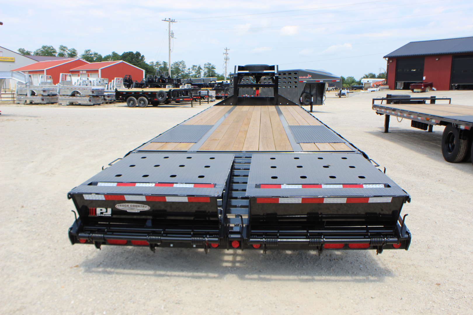 New 2026 PJ Trailer LD 32' Gooseneck Flatbed Trailer