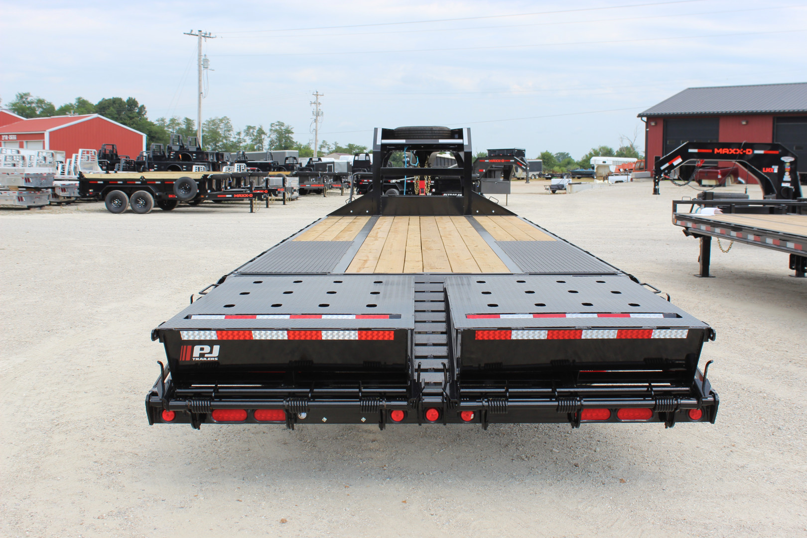 New 2026 PJ Trailer LD 25' Gooseneck Flatbed Trailer