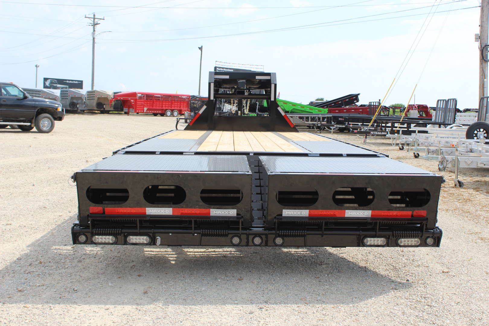 New 2026 MAXX-D LKX 25' Gooseneck Flatbed Trailer