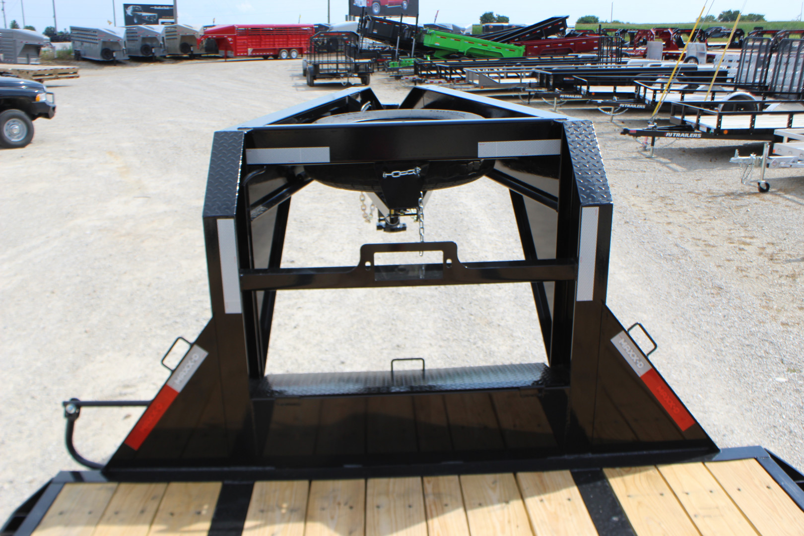 New 2026 MAXX-D LKX 25' Gooseneck Flatbed Trailer