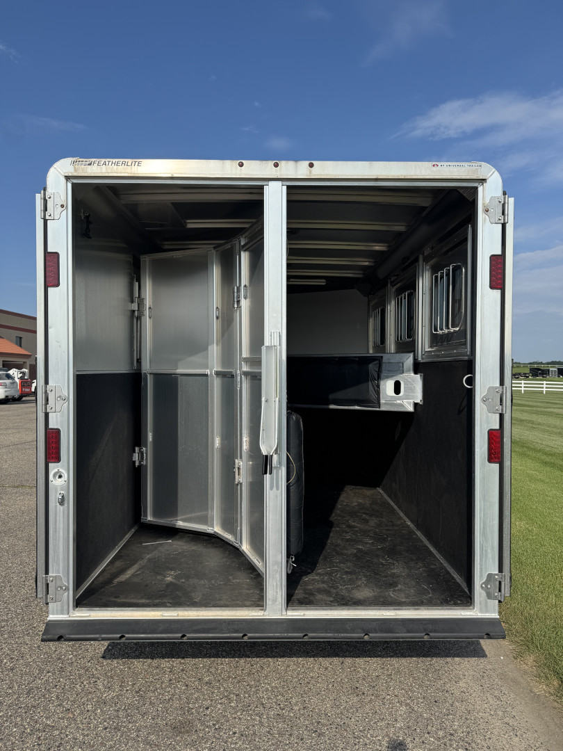 Used 2017 Featherlite Trailers 3H GN Legend Series Horse Trailer