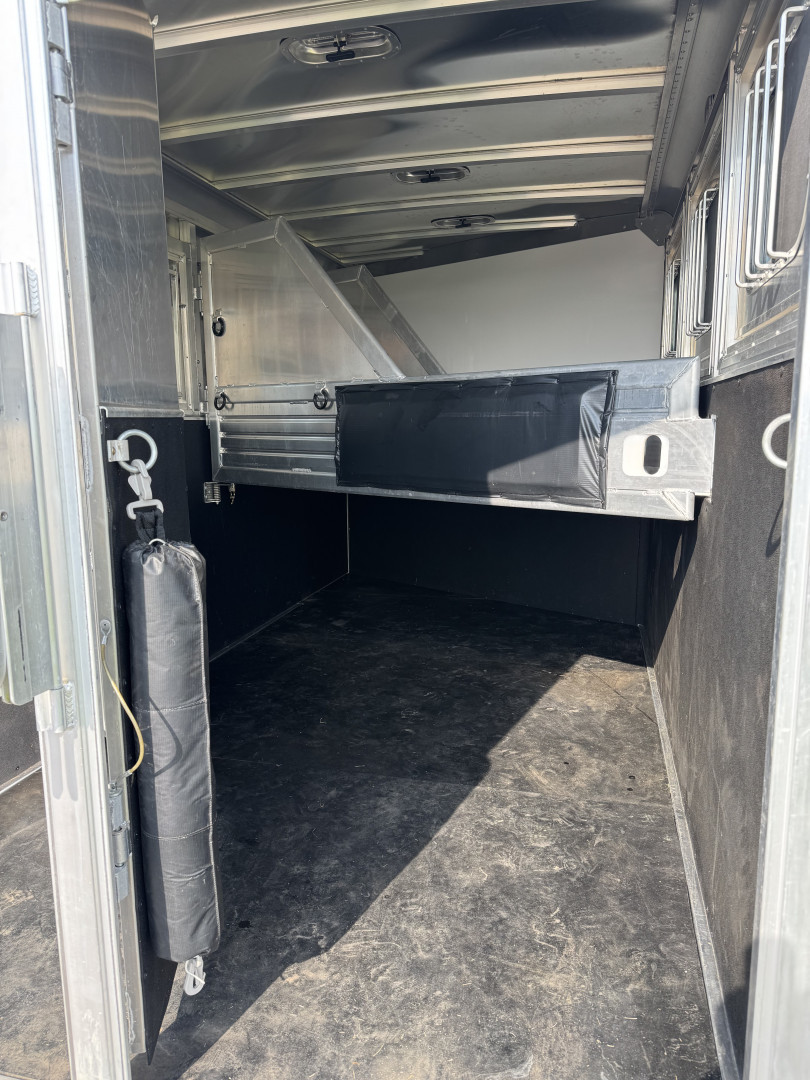 Used 2017 Featherlite Trailers 3H GN Legend Series Horse Trailer