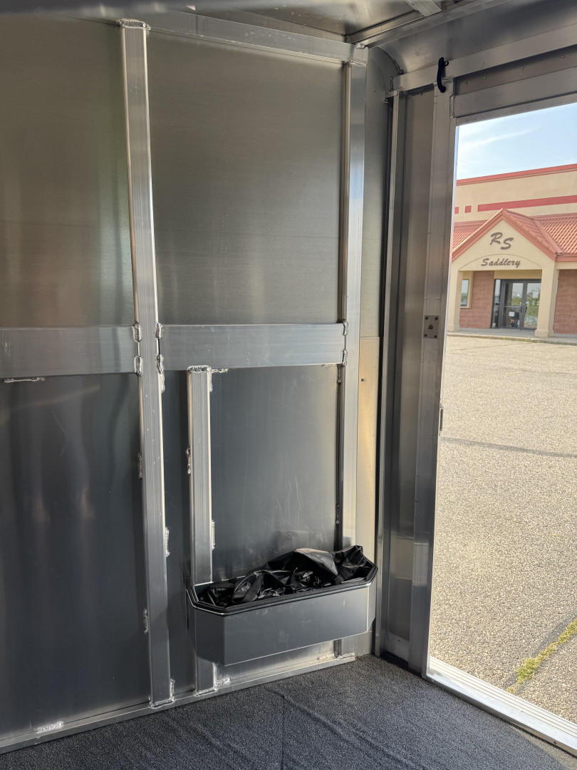 Used 2017 Featherlite Trailers 3H GN Legend Series Horse Trailer