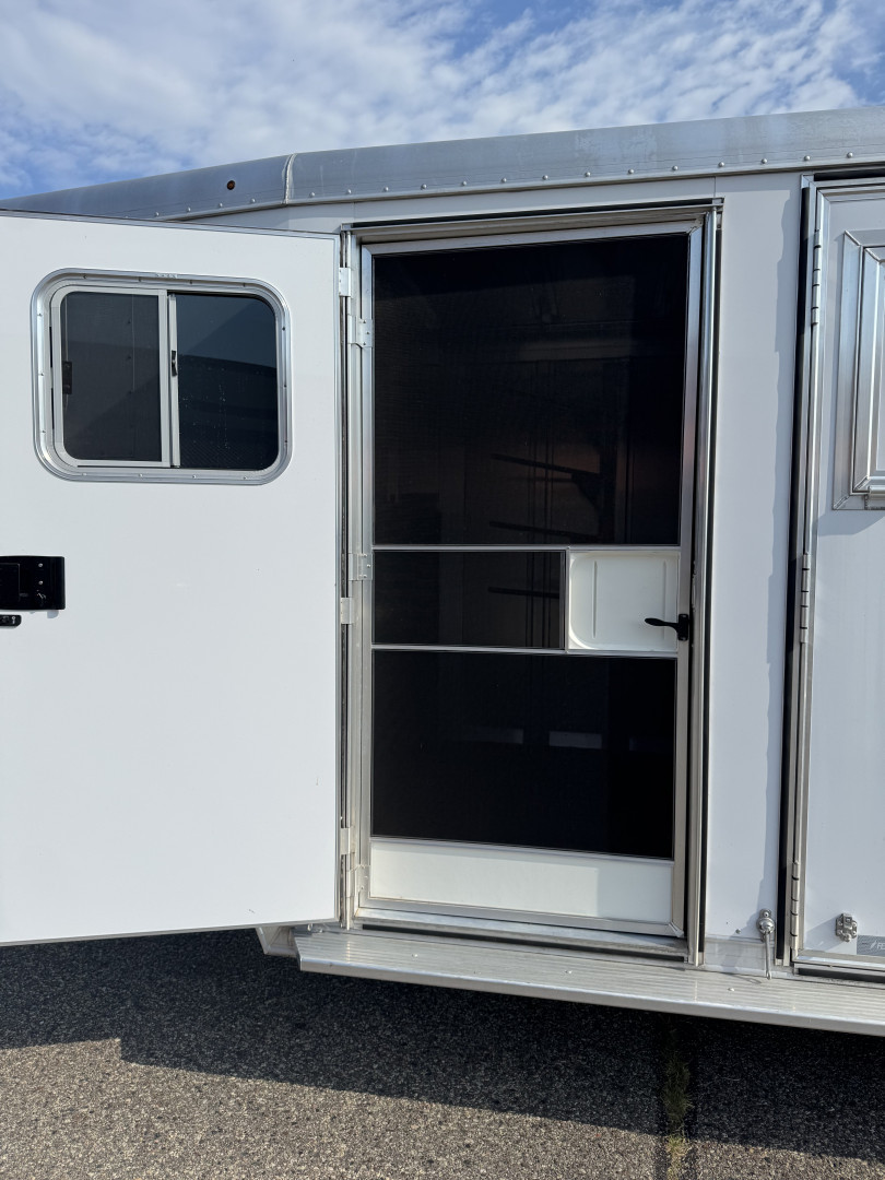 Used 2017 Featherlite Trailers 3H GN Legend Series Horse Trailer