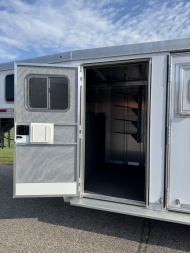Used 2017 Featherlite Trailers 3H GN Legend Series Horse Trailer