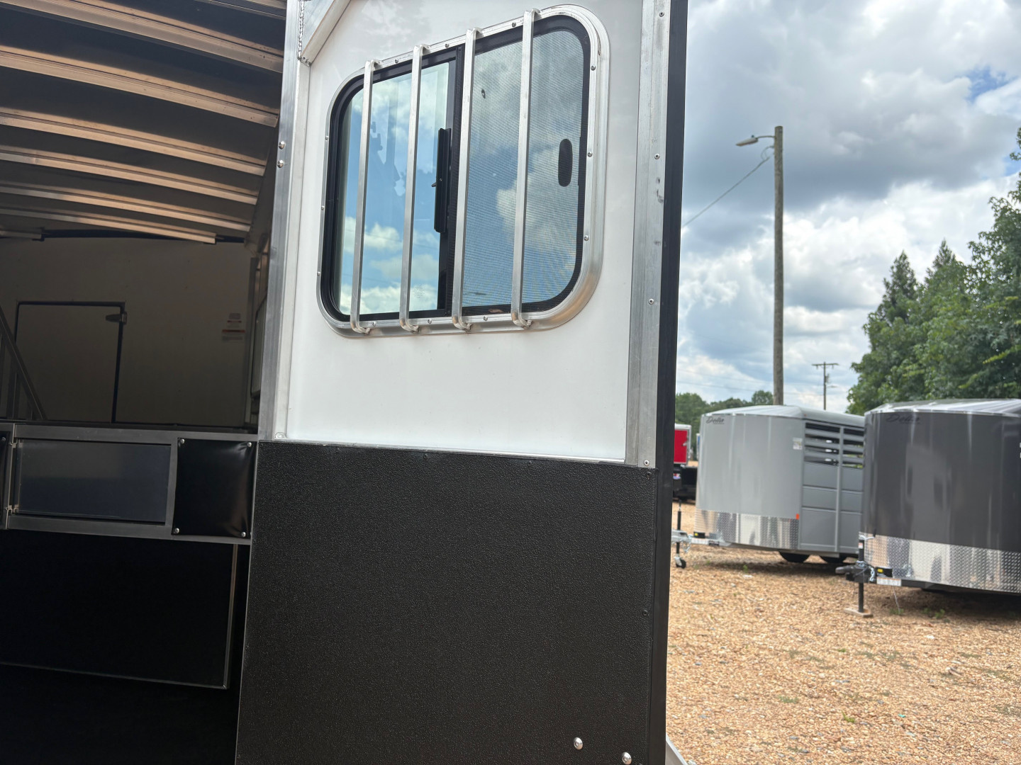 Used 2019 Sundowner 3H GN Horse Trailer