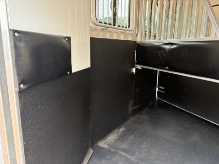 Used 2019 Sundowner 3H GN Horse Trailer