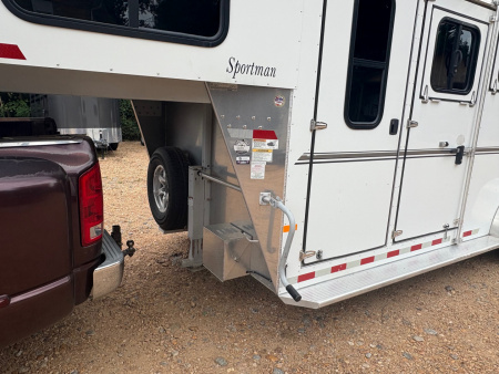 Used 2019 Sundowner 3H GN Horse Trailer