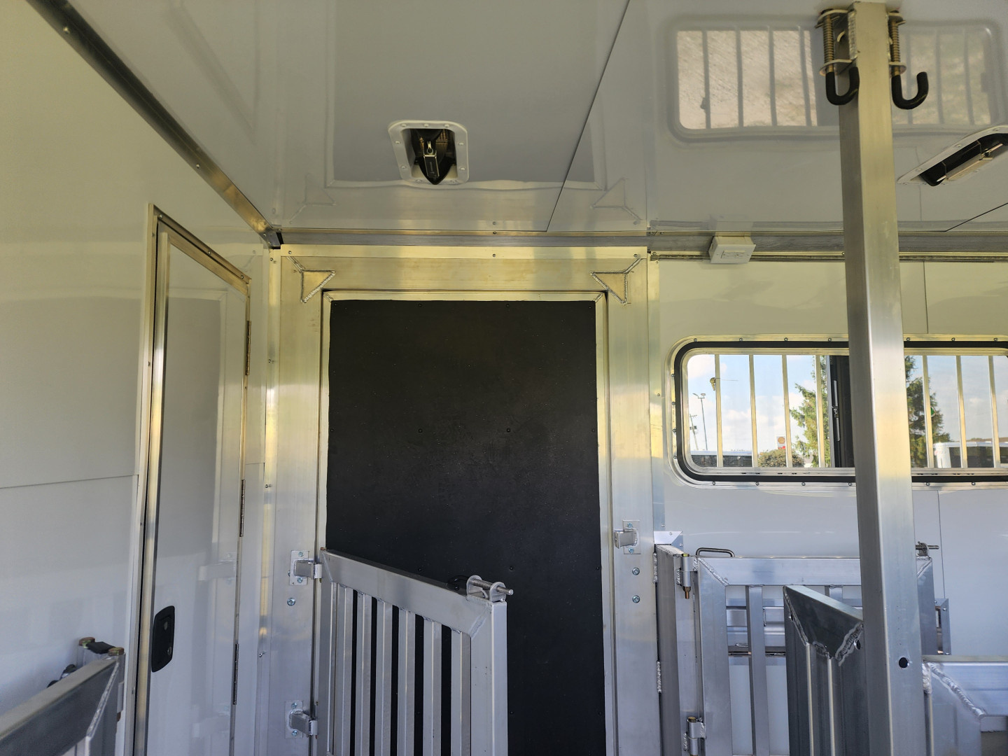 New 2026 Frontier 8 x 20 Stock Low 8 Pen/ Stock Combo Trailer