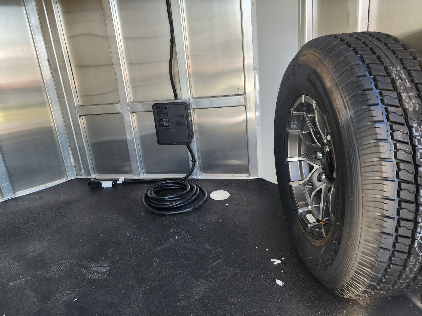 New 2026 Frontier 8 x 20 Stock Low 8 Pen/ Stock Combo Trailer