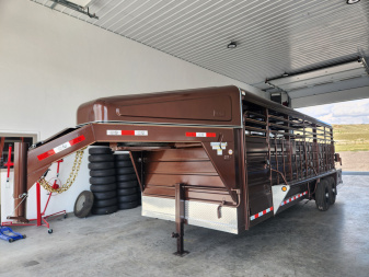 New 2025 GR Gooseneck Stock Trailer 24' Rubber Floor 14K