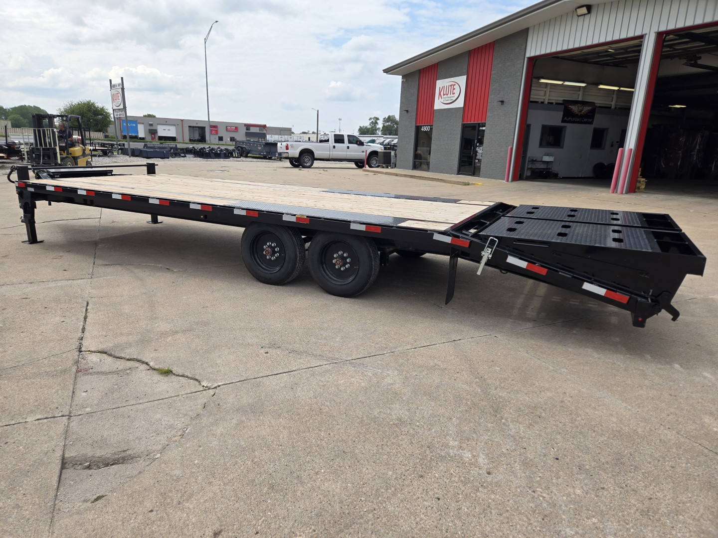 Used 2025 H&H Trailers 20+5 17.6K Equipment Trailer