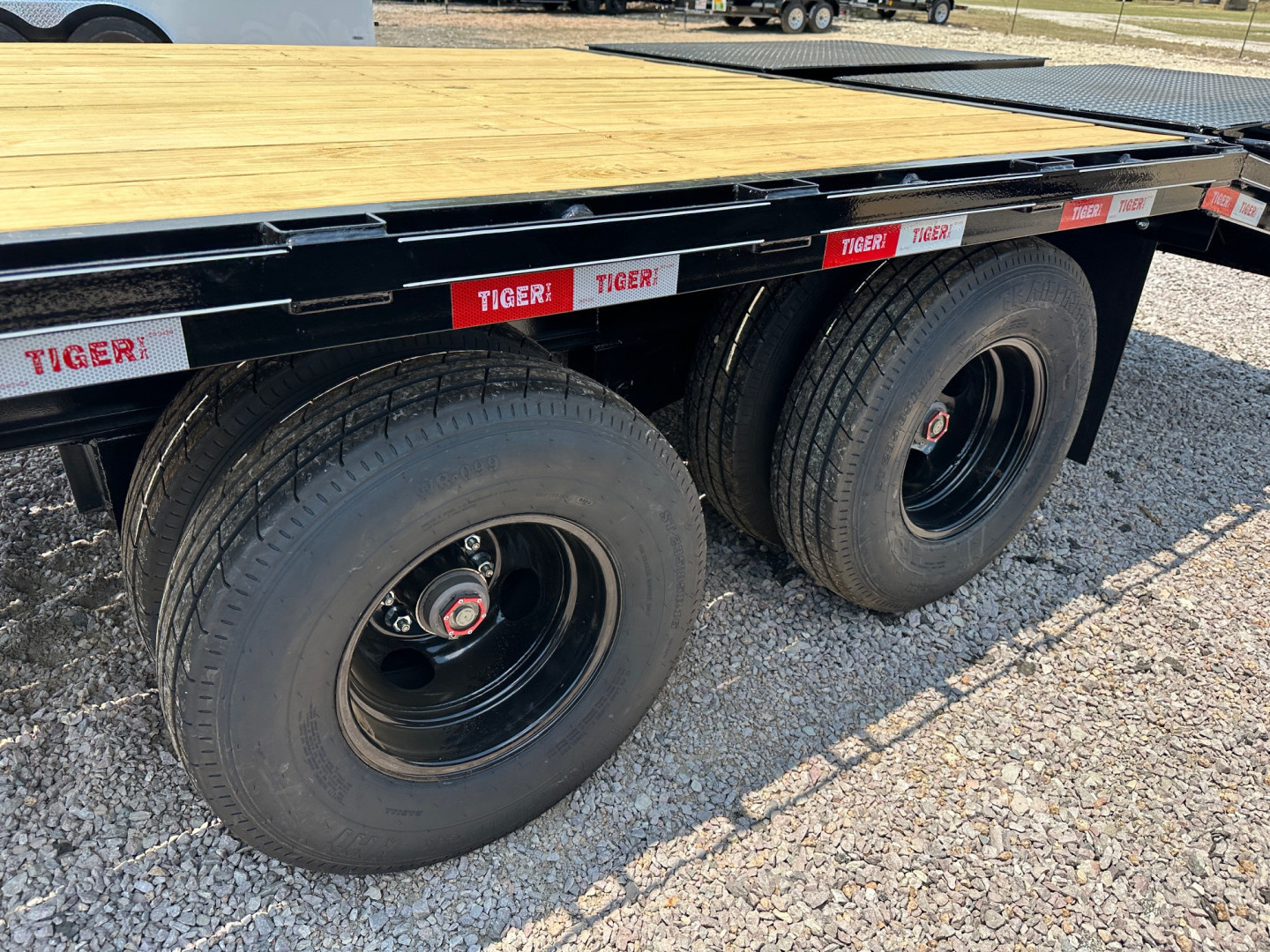 New 2025 Tiger - Gooseneck Flatbed / Deck Over Dually Trailer 25'